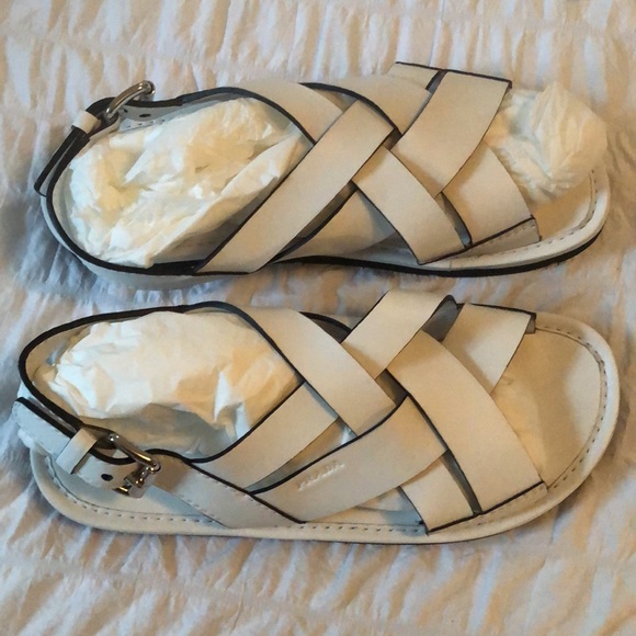Prada Calzature Donna 
Comfy sandals
Worn once but it's not my type of shoes - Picture 3 of 5